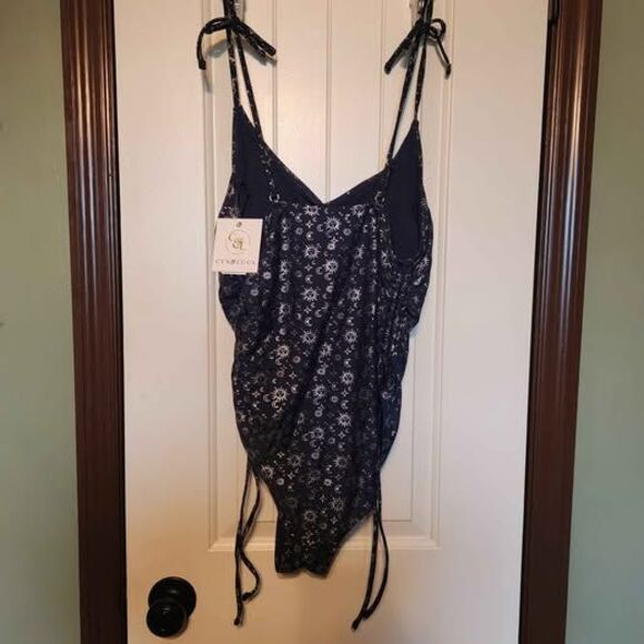 Women's Swimsuit Celestial Pattern Size XL - Picture 4 of 6